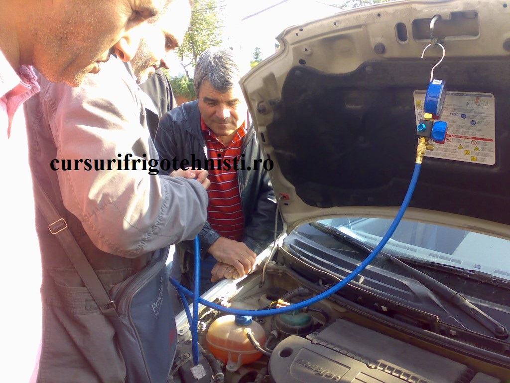 inainte de scoala cu 30 minute Aer conditionat auto montaj baterie si cuple adaptoare.jpg