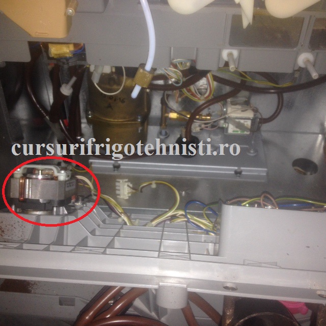 inlocuit motor asincron aparat dozator de racoritoare.JPG