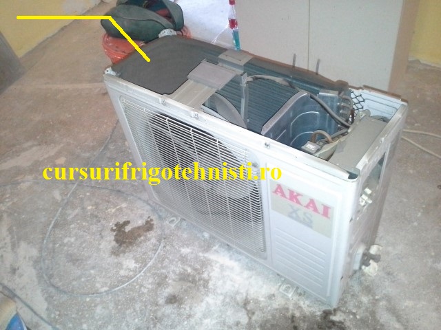Am demontat unitatea externa Akai pentru servisare (Small).jpg