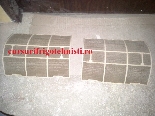 filtrele unitatii interne sunt infundate (Small).jpg