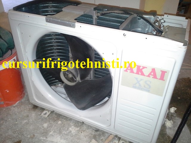 Unitate externa Akai condensatorul este luna dupa servisare (Small).jpg