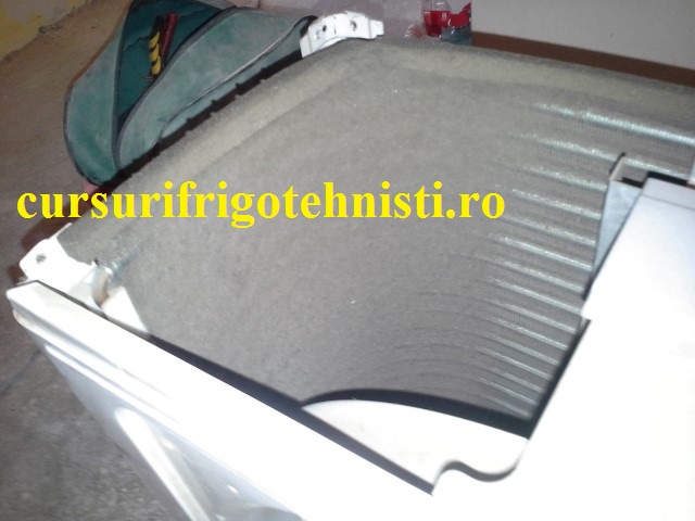 unitate externa Akai praful si mizeria de doua degete pe condensator (Small).jpg