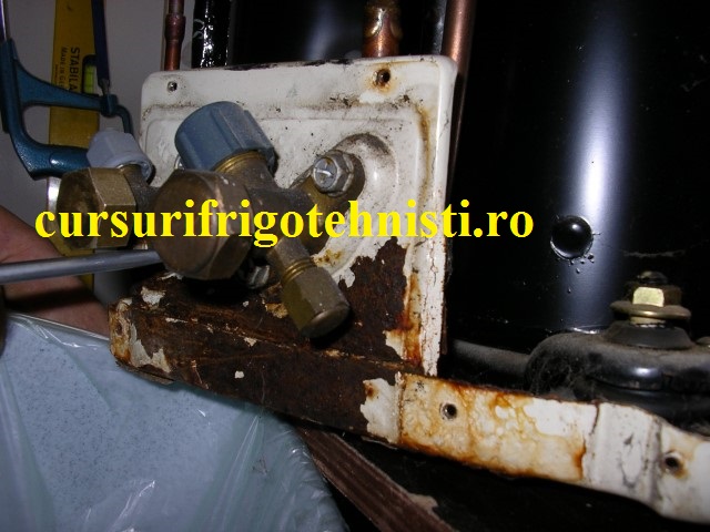 Valvele de presiune joasa si inalta respectiv gaz lichid (Small).jpg