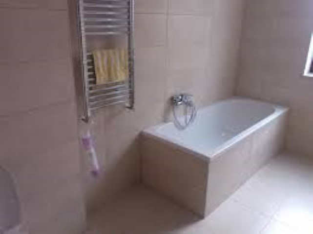 Baie complet echipata sanitara termica si calorifer portprosop (Small).jpg