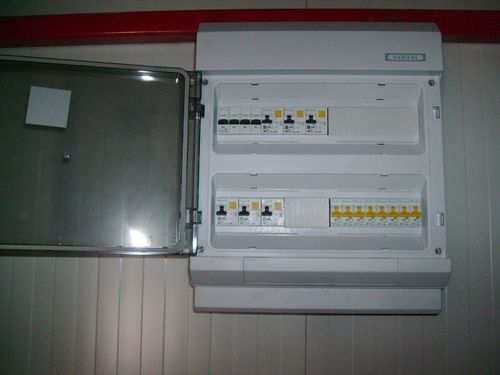 tablou electric circuite iluminat si circuite de prize.jpg