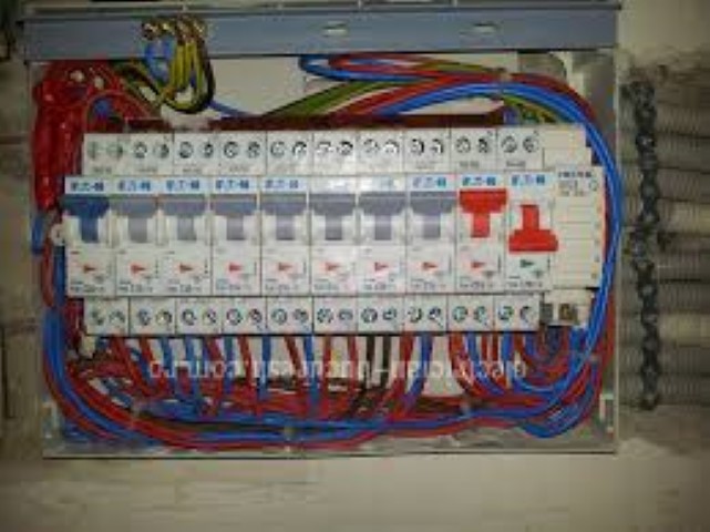 tablou electric 8 circuite si disjunctor diferential (Small).jpg