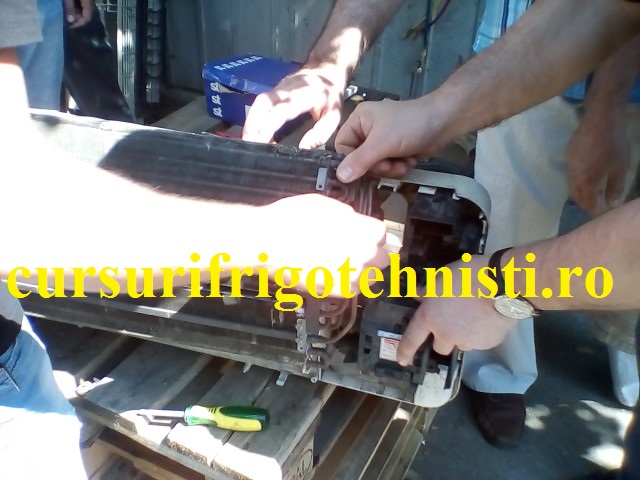 Demontare unitate interna 12000 btu.jpg