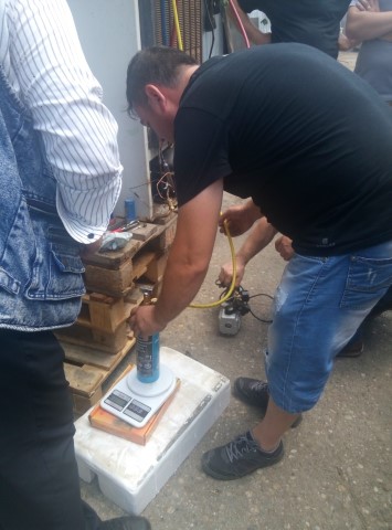 Incarcam cu cantarul R 600 precizia cantarului 1  gram.jpg