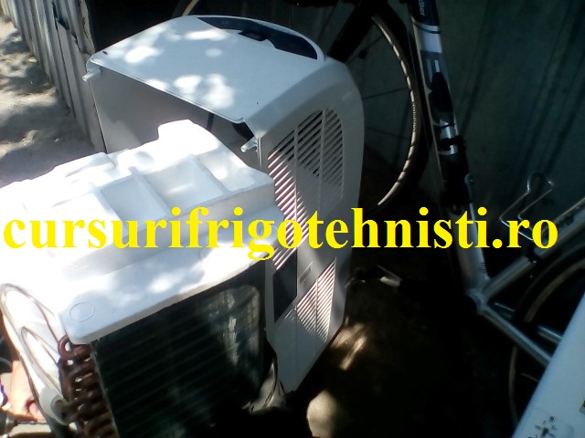 Deja incep montajul carcasei la aerul conditionat portabil de 12000 btu.jpg