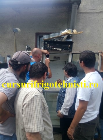 Vitrina refrigerare  montaj placa aparenta.jpg