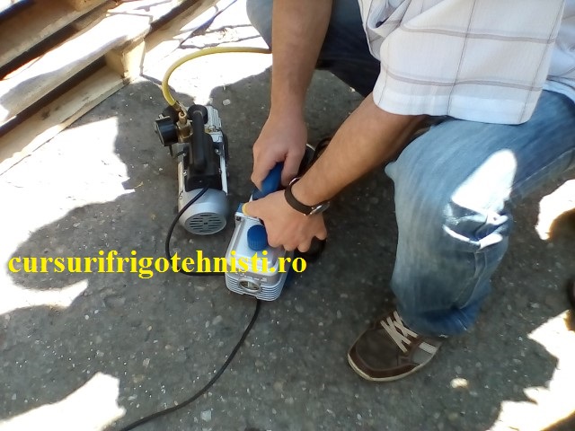 Pompa de vidat pusa la proba ,pompa abia a venit de la termo dinamic.jpg