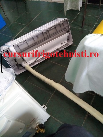 Am matisat tevile izolate gaz  lichid ,condens si cablu electric.jpg