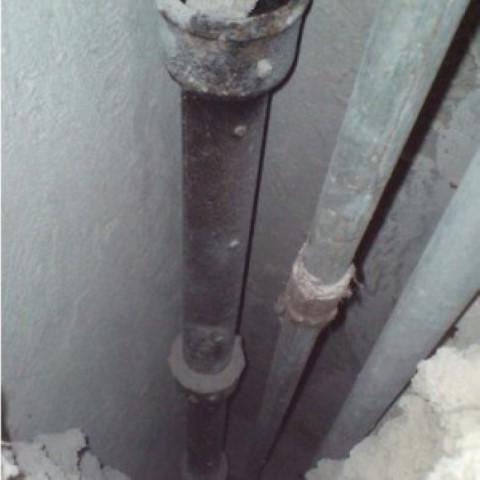 Coloana de fonta de 100 ,functioneaza de 70 de ani (Small).jpg