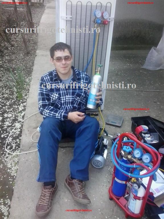 Daniel cu sculele.jpg