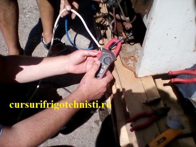 Masuram curentul consumat de compresor.jpg