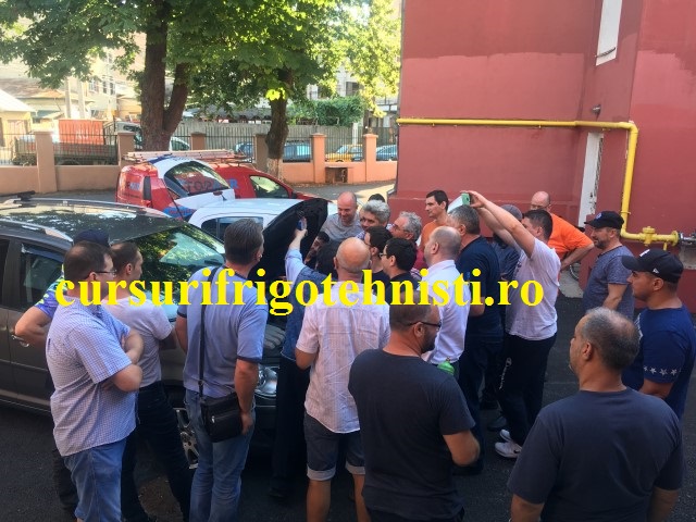 Montaj baterie manometre si valve adaptoare.JPG