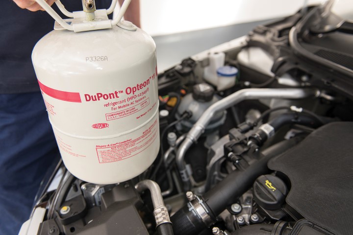 r-1234 sau Opteon (Small).jpg