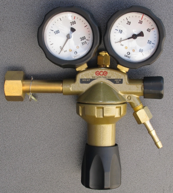 reductor de azot ,pentru decontaminare si probe de presiune azot la masini frigorifice.jpg