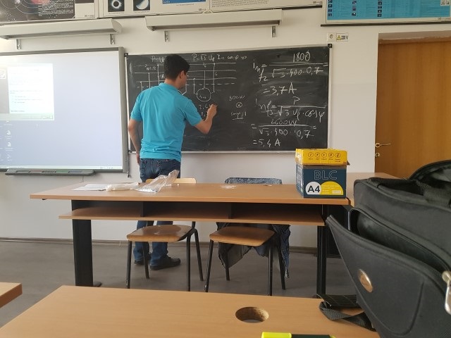 Alte motoare trifazice alimentate ,alt coleg la tabla  trifazice si monofazice asincrone monofazice si trifazice.jpg