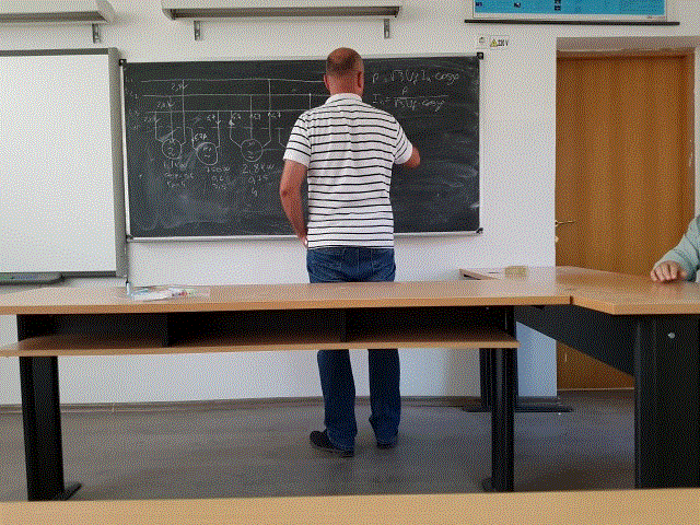 Alt pasionat de meseria de electrician , stabileste curentul de pornire si curentul nominal.gif