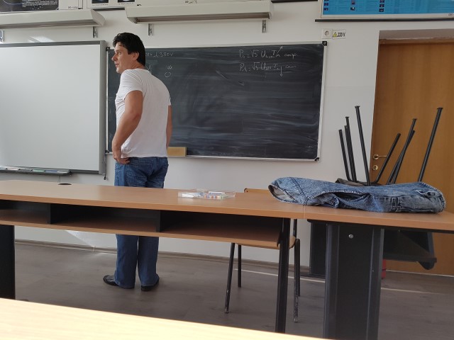 Borne legaturi motor electric asincron stea triunghi U1 V1 W1 U2 V2 W2.jpg