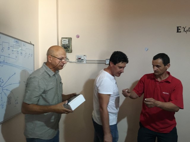 Am gasit solutia cum sa echipam tabloul electric ,ne punem pe treaba.JPG