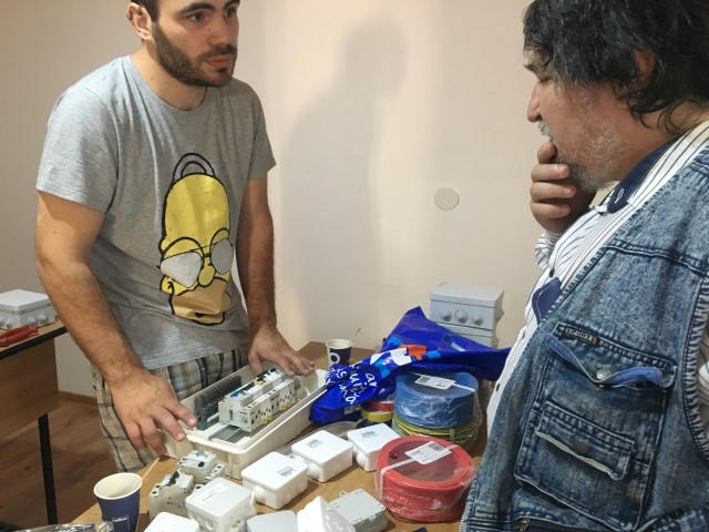 Materiale pentru executia unei instalatii electrice circuite de iluminat si circuite de  prize.JPG