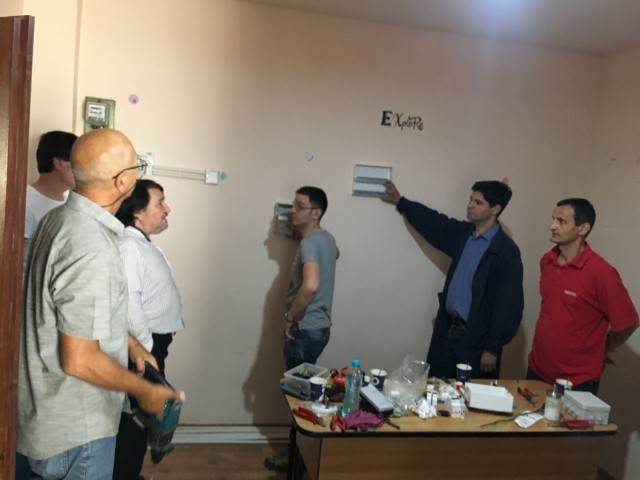 Pregatim cele doua tablouri secundare de lumina si prize.JPG