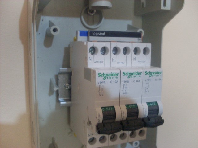 Talou 3 circuite 10 A si 16 A.JPG