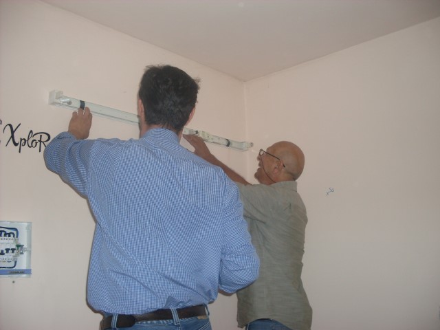 Lampa florescenta  , o montam pe circuitul de lumina.JPG