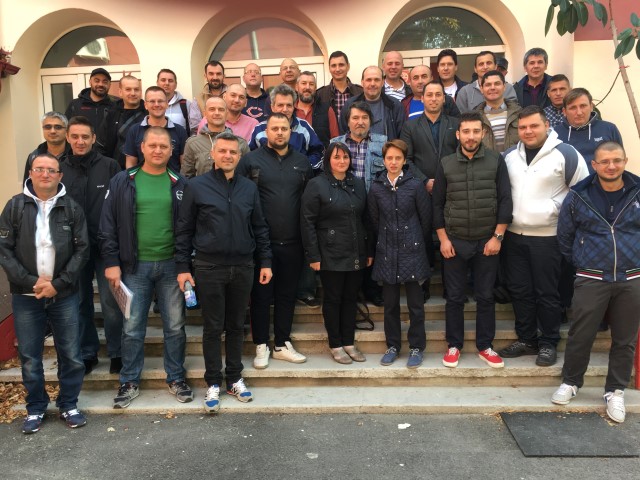 Grupa 8 electricieni  EMJT poza de grup , nu incapeam toti au mai venit si alti electricieni.jpg