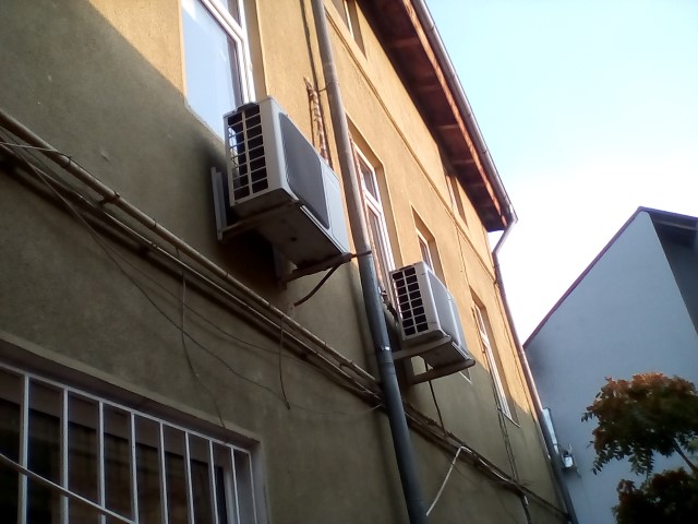 doua externe de 12000 btu rezolvate de baieti au completat cu freon.jpg