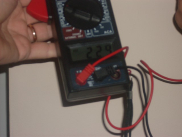 Aparatul de masura pus pe alternativ 500V (Small).JPG