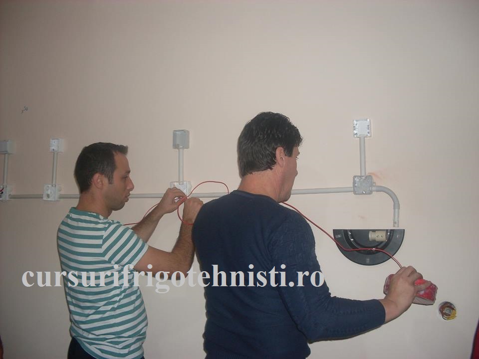 circuit iluminat cu leduri 230v 7W lampa led 75mA FY 3X1,5 mmp.jpg