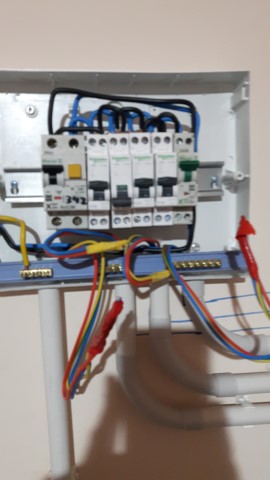 alt detaliu de tablou secundar cu 7 circuite de lumina si 4 de priza.jpg