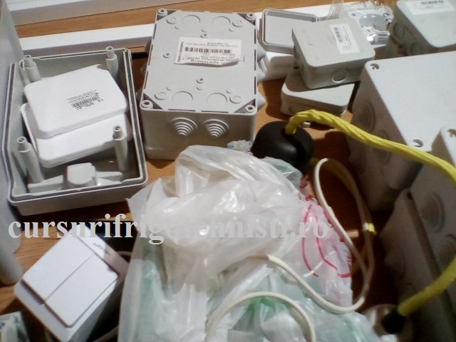 Alte sacose cu componente instalatie electrica monofazata U=230V.jpg