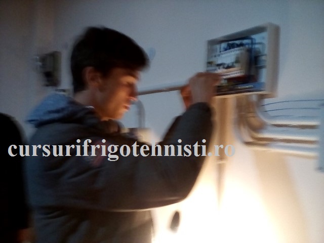 Alex verificare prezenta tensiune cu lampa de control.jpg