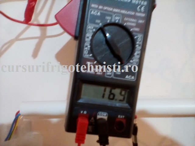 clamp metrul arata 16 A tot consumul de curent inclusiv aerul conditionat.jpg