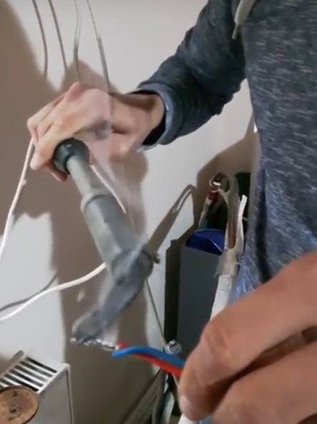 Alex face prima legatura in doza prin cositorire.jpg