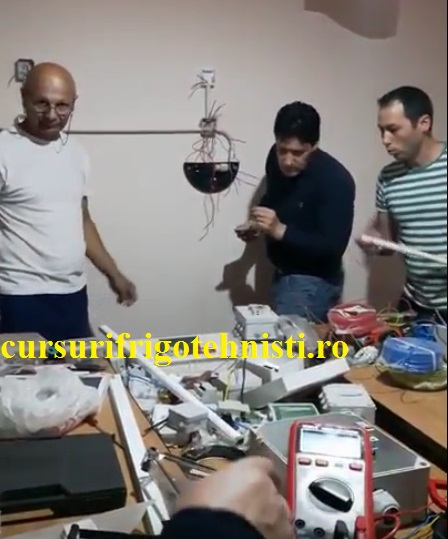 Practica electricieni o zi obisnuita invatam sa montam o instalatie electrica avem 3 tablouri electrice echipate de noi.jpg
