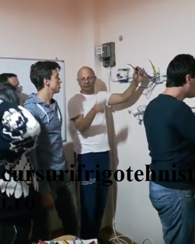 facem legaturi electrice in doze.jpg