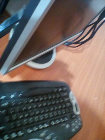 monitor LCD si tastatura .jpg