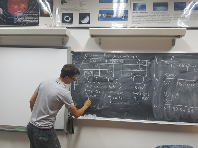 Alex a fost foarte activ , aici rezolva sisteme trifazate porniri motoare asincrone u=400V.jpg