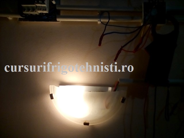 Prima lampa aprinsa de noi , executia instalatiei electrice facuta de la 0.jpg