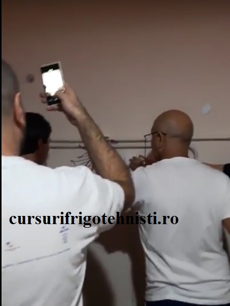 Legam primul tablou electric echipat cu 2 disjunctoare de 25A este tabloul principal U=230V.jpg