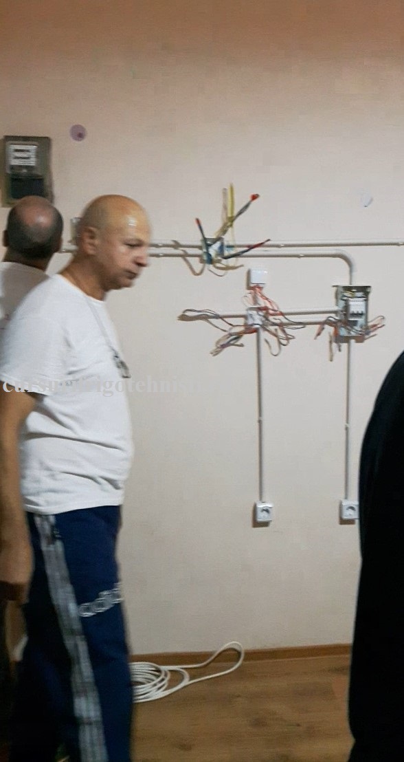 Practica electricieni montam o instalatie electrica lumina si prize.jpg