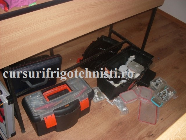 Am  avut la dispozitie scule de electrician profesionale.JPG