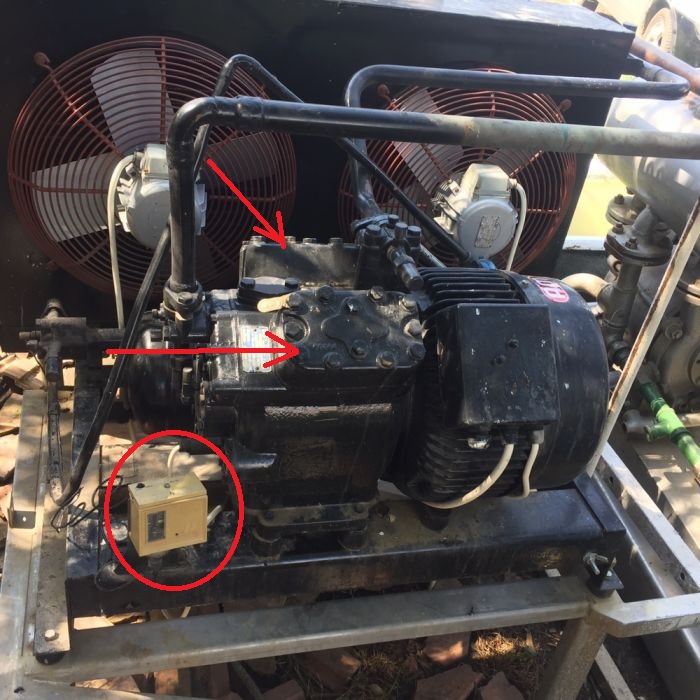 grup frigorific compresor 2 ambielaje in V si doua ventilatoare.Am marcat pe poya presostatul.jpg