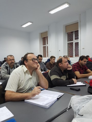 Electricienii sarbatoresc ziua Romaniei la scoala (Small).jpg