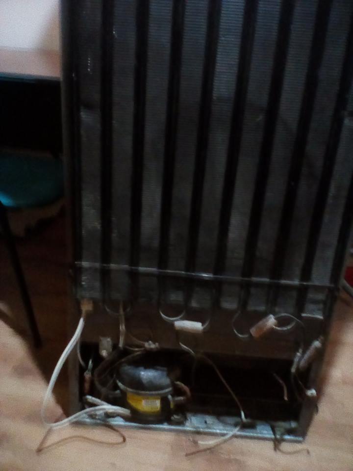 combina gorenje cu doua compresoare R600 compresorul de la congelare este in scurt dadea la masa  este defect.jpg